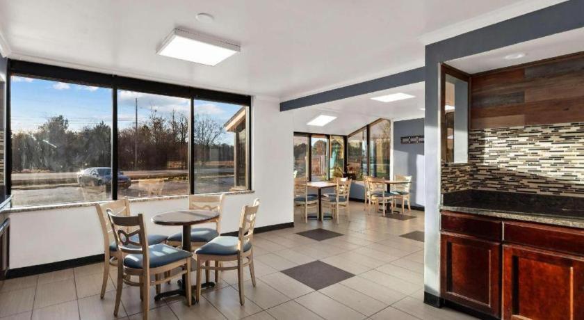 Rodeway Inn Лъмбъртън Екстериор снимка