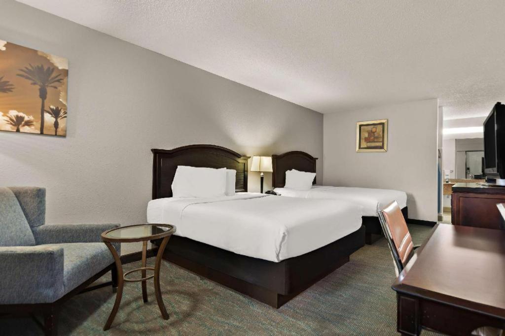 Rodeway Inn Лъмбъртън Екстериор снимка