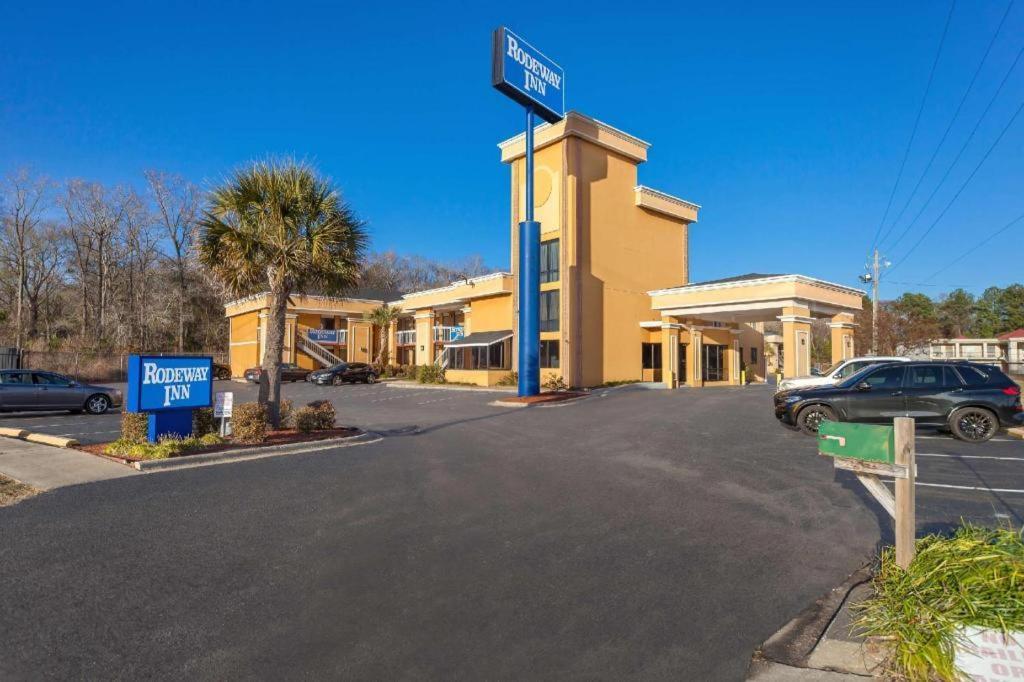 Rodeway Inn Лъмбъртън Екстериор снимка